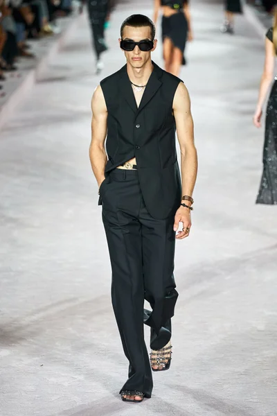Look 76